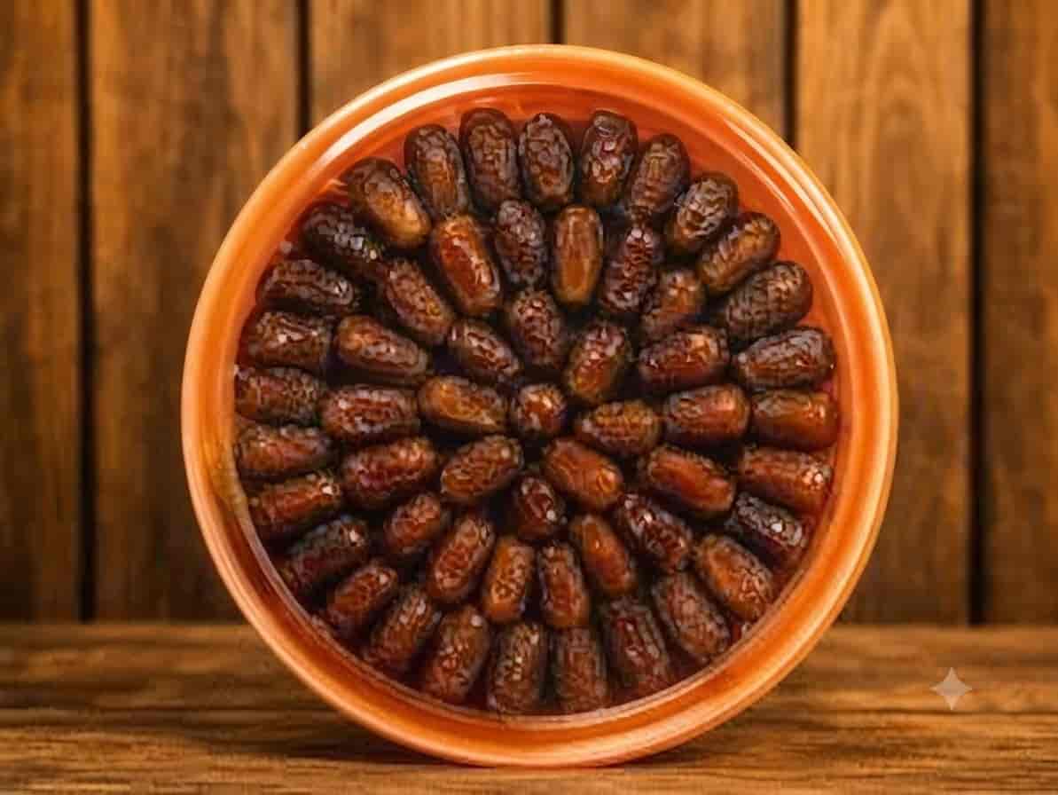 خرما مضافتی شیره دار با شیرینی طبیعی و حال‌وهوای متفاوت مصرف